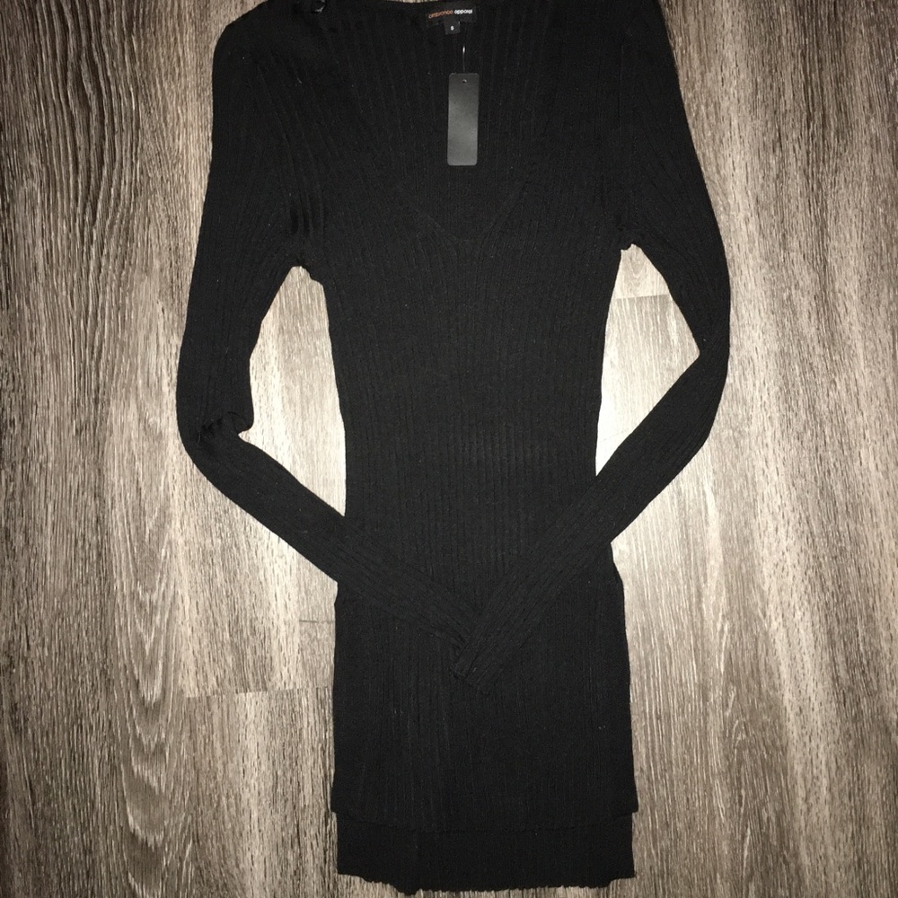 NWT Ribbed V-neck Top - Picture 2 of 4